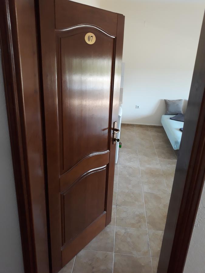Korac Apartments Улцин Екстериор снимка